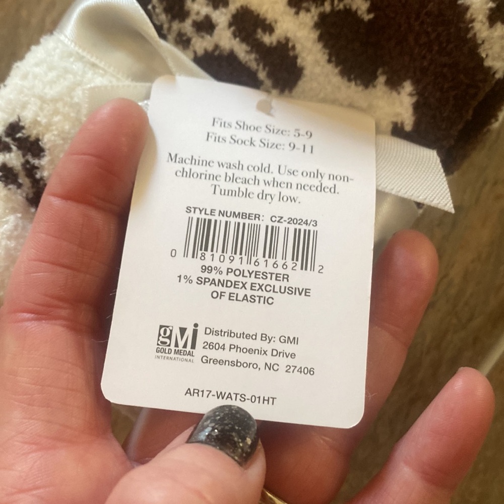 NEW Fuzzy Sock Set - Picture 5 of 5